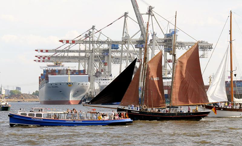 2150_21 Zweimastschoner Haikutter Vicor Jara; Containerterminal Tollerort. | Hafengeburtstag Hamburg - groesstes Hafenfest der Welt